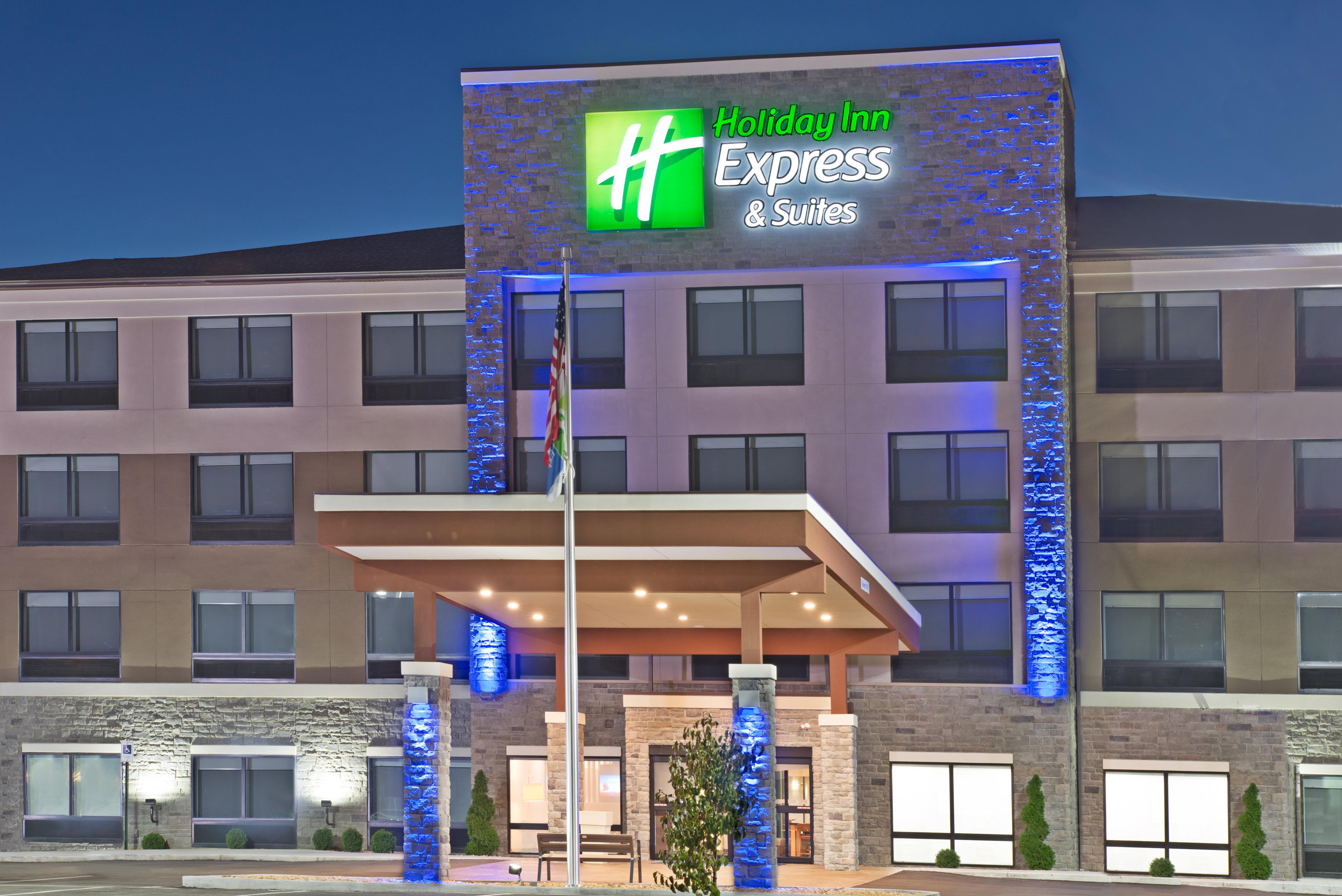 Holiday Inn Express & Suites Uniontown, An Ihg Hotel Exterior photo